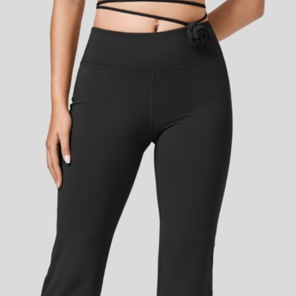 Halara Mid Rise Rosette Tie Back Pilates Pants - Picture 4 of 6
